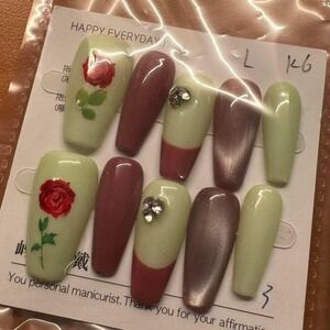 🌹 Luxe Rose Garden Nail Set – Handmade Press-Ons 💅‎